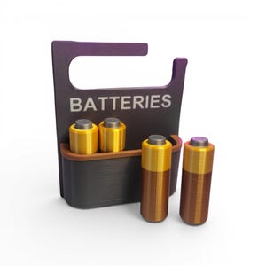Puede incluir: Un soporte de batería negro y morado con la palabra "BATTERIES" en blanco. El soporte contiene cuatro pilas doradas y marrones. Dos pilas están en posición vertical y dos están en el soporte.