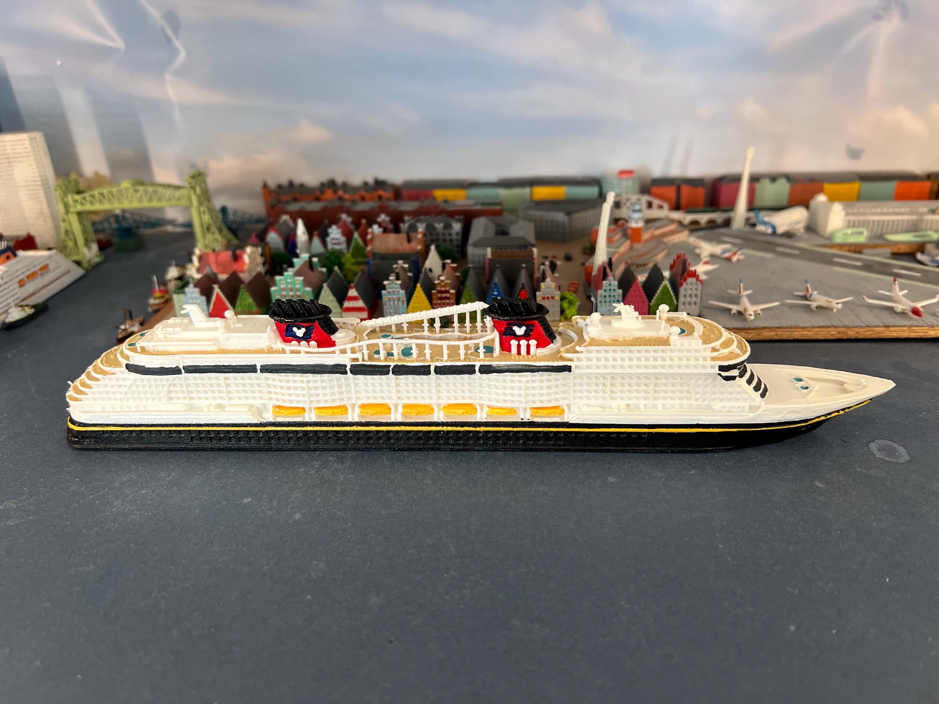 Disney Wish / Disney Treasure / Disney Destiny - 1/1250 Cruise