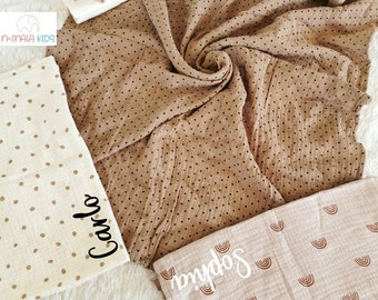 Großes Wickeltuch personalisiert mit Name | Stilltuch | Decke | Baumwolle | Baby | Geschenk | Geburt | Taufe | MinalaKids