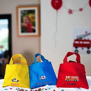 Gepersonaliseerde draagtas voor kinderen geborduurd aangepast ontwerp politieauto naam feest gunst herbruikbare first-responder cadeauzakje brandweerwagen speelgoed opslag