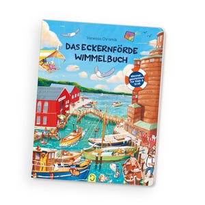 Puede incluir: Un libro infantil titulado "Das Eckernförde Wimmelbuch" con una colorida ilustración de una escena portuaria. La portada presenta un faro, edificios rojos, barcos y personas. El libro tiene el texto "Wimmel-geschichten Für Klein & Groß".