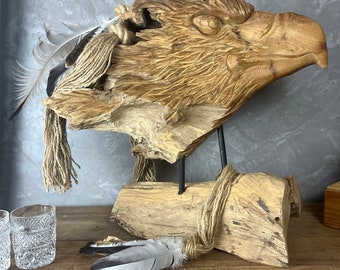 Kraftvolles Meisterstück: Großer Handgeschnitzter Adlerkopf aus Teakholz Holz auf Standfuß 54/59 cm