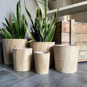 Rustikales 5er Set: Blumentopf Holzübertöpfe aus Naturholz