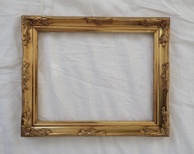Vintage Wooden Ornate Gold Picture Frame for Canvas Paintings Fits a 7