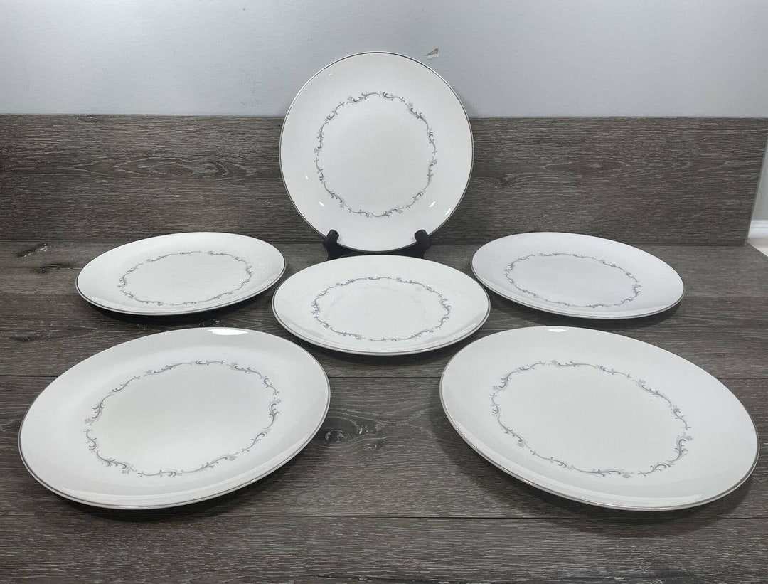 Royal Doulton Made in England Bone China H4947 Dinner Plate 10.