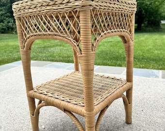 Vintage Wicker French Country Style End Table /Plant Stand 21x14”
