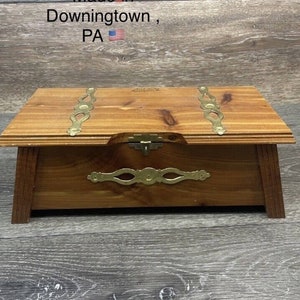 Amish Furniture Lockable Table Top Cedar Chest Amish Market, Downigton PA 13x6”