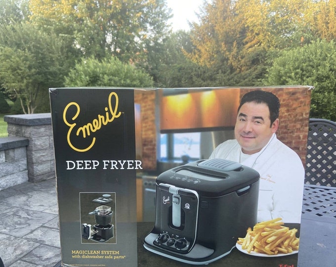 Emeril by Tfal Deep Fryer holds 2.2 Lb Food & 3 Qt. Oil Modelfr402850