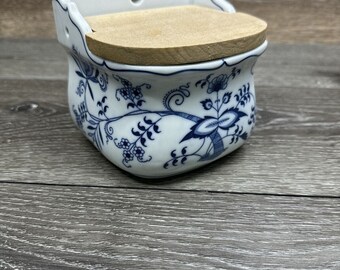 Vintage Blue Danube Blue Onion Wall Mount Salt Cellar Box Wood Lid Made in Japan