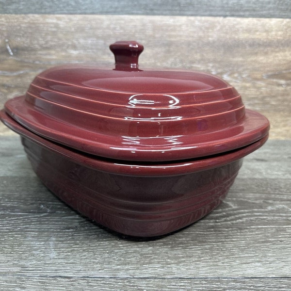 Pampered Chef Traditions Burgundy Covered Baker FAMILY HERITAGE Stoneware 3.1 Qt