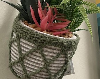 Mini Crochet Wall Plant Holder – Boho Yarn Basket for Succulents