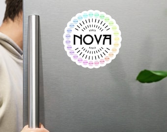 MAGNET – „NOVA-Logo“ auf einem gestanzten Kühlschrankmagneten aus flexibler Vinylfolie. Wir werden wieder tanzen.