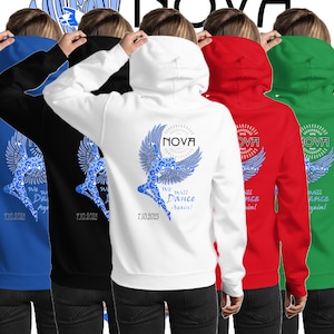Könnte beinhalten: Fünf Kapuzenpullover in verschiedenen Farben, jeder mit einer blauen Grafik einer tanzenden Figur mit Flügeln und dem Text "NOVA" und "We will Dance Again!" Das Datum "7.10.2023" ist auf jedem Pullover gedruckt.