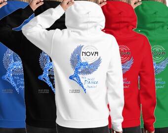 Hoodie – „NOVA Angels“ auf einem weichen Unisex-Baumwollpullover mit Vordertasche. Wir werden wieder tanzen.