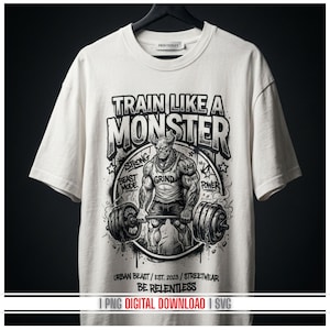 Peut inclure: T-shirt blanc avec un motif d'un monstre musclé soulevant des poids, avec le texte "TRAIN LIKE A MONSTER" au-dessus. Le texte supplémentaire comprend "STRONG", "BEAST MODE", "GRIND", "RAGE" et "POWER". Le t-shirt porte également le texte "URBAN BEAST / EST. 2023 / STREETWEAR BE RELENTLESS".