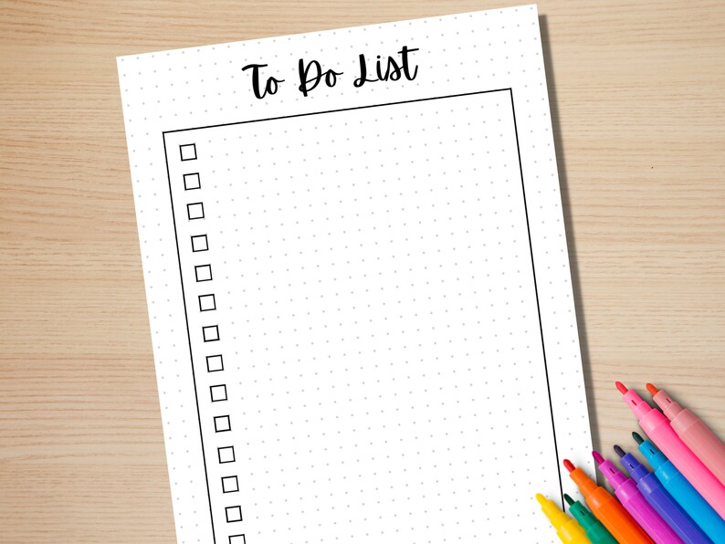 Op de afbeelding: Een witte to-dolijst met een zwarte rand en een gestippelde achtergrond. De titel "To Do List" staat in zwarte cursieve letters bovenaan de pagina. Er zijn 18 selectievakjes aan de linkerkant van de pagina.