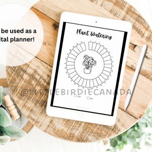 Puede incluir: Un rastreador de riego de plantas imprimible en blanco y negro en una tableta digital. El rastreador es un c&iacute;rculo con los n&uacute;meros del 1 al 30 alrededor del borde y una casilla de verificaci&oacute;n para "s&iacute;" o "no". El rastreador est&aacute; etiquetado como "Riego de plantas".