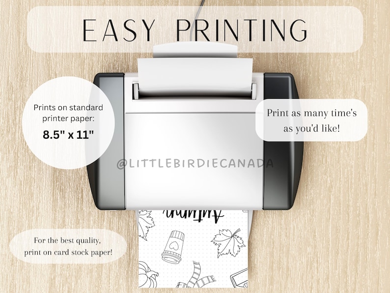 K&ouml;nnte beinhalten: Ein wei&szlig;er Drucker mit dem Text "EASY PRINTING" und Anweisungen zum Drucken auf Papier im Format 21,6 cm x 27,9 cm. Das Bild zeigt ein schwarz-wei&szlig;es Herbstmotiv, das gedruckt wird. Der Text sagt auch, dass man f&uuml;r beste Qualit&auml;t auf Kartonpapier drucken soll.