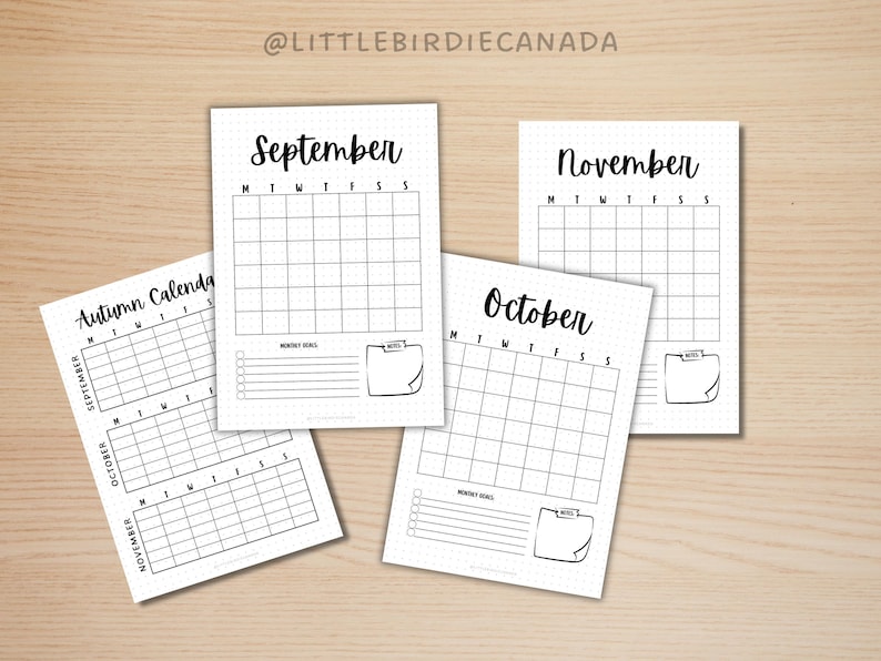 K&ouml;nnte beinhalten: Eine Sammlung wei&szlig;er Papierkalender f&uuml;r September, Oktober und November mit gepunktetem Rasterhintergrund. Jeder Kalender hat einen Monatstitel, ein Raster f&uuml;r Daten und Platz f&uuml;r Notizen und Ziele. Die Worte "Herbstkalender" sind ebenfalls sichtbar.