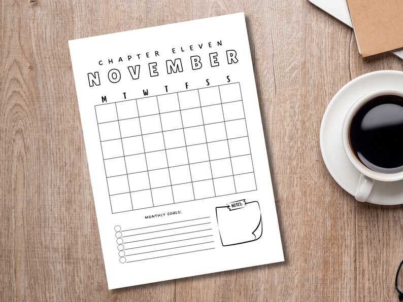 Puede incluir: Un planificador de calendario de noviembre imprimible con un dise&ntilde;o en blanco y negro. El calendario tiene una secci&oacute;n para objetivos mensuales y notas.