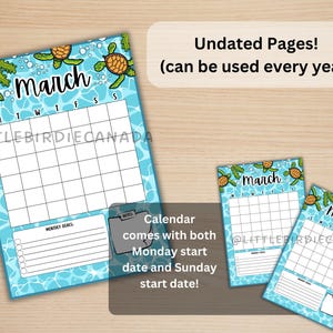 Op de afbeelding: Twee printbare kalenderpagina's met een blauwe oceaanachtergrond met zeeschildpadden en bubbels. De kalenderpagina's zijn niet gedateerd en hebben bovenaan de tekst "Maart". De tekst "Kalender is beschikbaar met zowel maandag- als zondagstart!" staat onder de kalenders.
