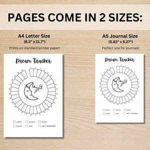 Op de afbeelding: Twee afdrukbare droomtrackers, &eacute;&eacute;n in A4-formaat (8,3 inch bij 11,7 inch) en &eacute;&eacute;n in A5-formaat (5,83 inch bij 8,27 inch). Elke pagina heeft een cirkel die is verdeeld in 30 secties met een illustratie van een halve maan in het midden. De pagina's bevatten selectievakjes om droomtypen te markeren: gelukkig, raar, eng, grappig, verdrietig en niet meer herinneren.