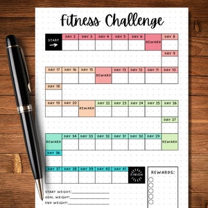 Pu&ograve; includere: Un tracker di sfida di fitness stampabile con una griglia di 41 giorni. Il tracker include spazi per registrare il peso iniziale, il peso obiettivo e il peso finale. Il tracker include anche spazi per registrare i premi per il completamento di determinati giorni.