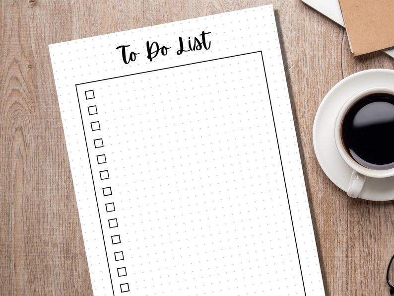 Op de afbeelding: Een witte to-dolijst met een zwarte rand en een zwarte titel die "To Do List" zegt. De lijst heeft 15 lege selectievakjes.
