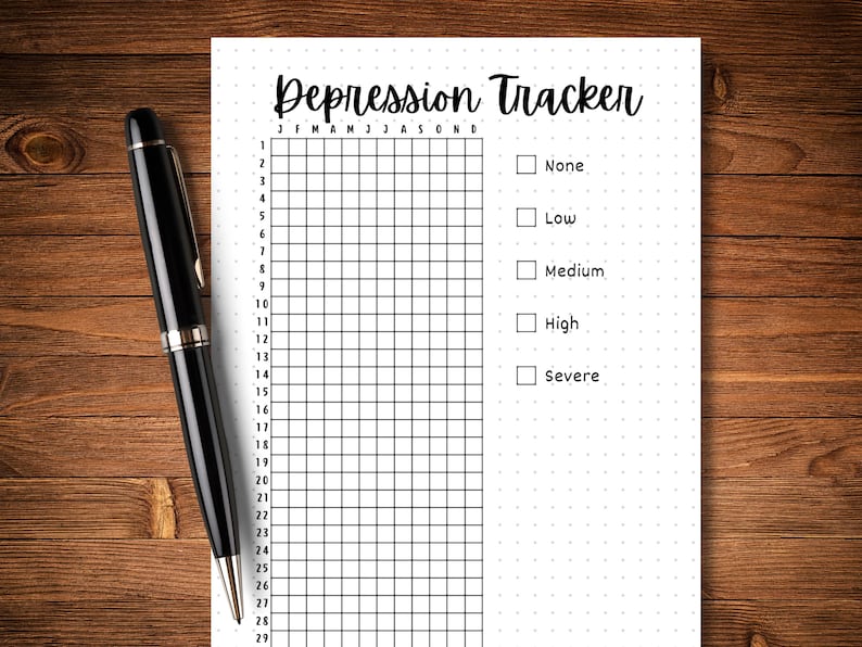 K&ouml;nnte beinhalten: Ein druckbarer Depressions-Tracker mit einem Raster f&uuml;r jeden Tag des Monats und einer Skala zur Bewertung der Schwere von keiner bis schwer.