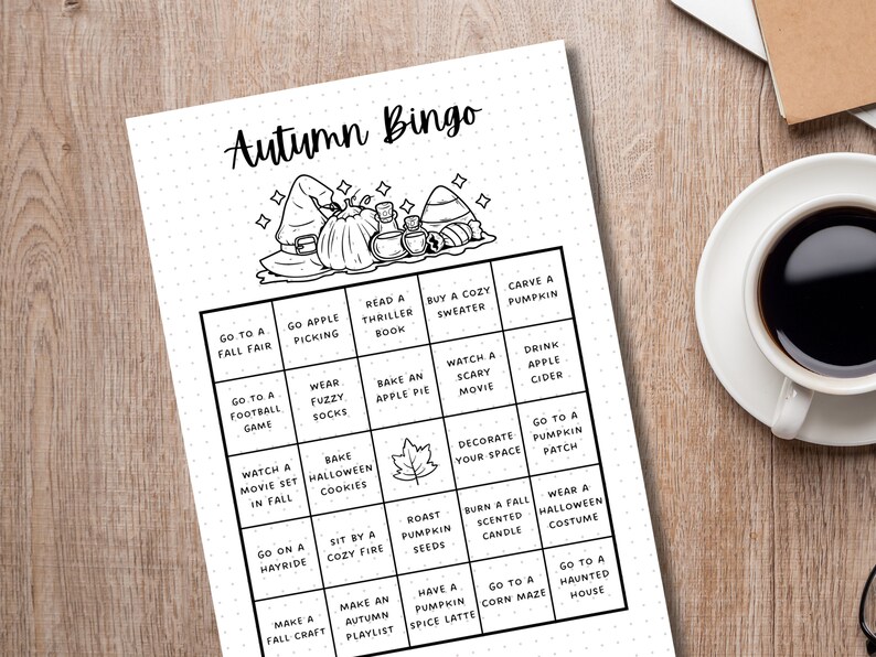 Puede incluir: Una tarjeta de bingo imprimible en blanco y negro con el t&iacute;tulo "Autumn Bingo". La tarjeta tiene 25 casillas con varias actividades de oto&ntilde;o, como ir a una feria de oto&ntilde;o, recoger manzanas, leer un libro de suspense, hornear una tarta de manzana, ver una pel&iacute;cula de miedo, y m&aacute;s.