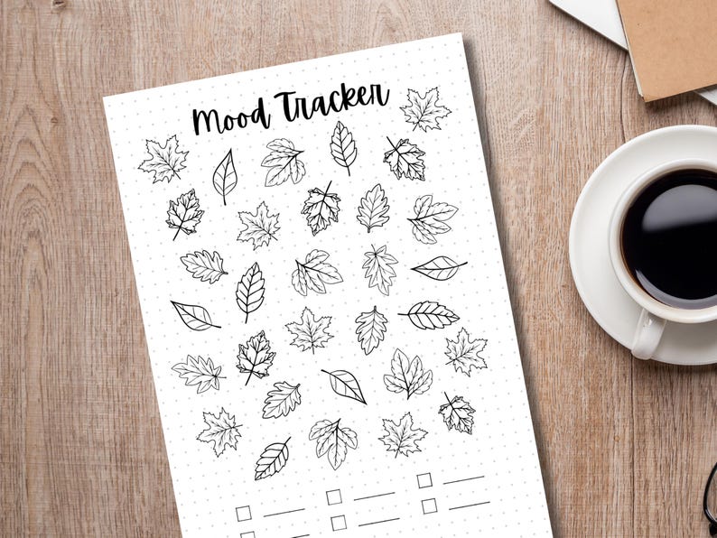 Puede incluir: Un rastreador de humor imprimible con un dise&ntilde;o de hojas en blanco y negro. El rastreador tiene un t&iacute;tulo que dice "Mood Tracker" y tiene espacio para entradas diarias.