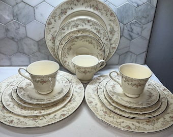 ロイヤルドートン・  JULIET Romance Collection Royal Doulton the Romance Collection Fine Bone China Juliet