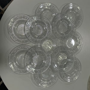 Piatto KIG Malaysia in vetro trasparente da 7' Fluer De Lis-Trellis 12 piatti