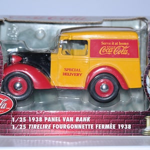 Die-Cast Coca-Cola 1938 Panel Van Bank Fahrzeug in Gelb und Rot, Maßstab 1:25 - Authentisches Coke Brand Metalldruckguss Sammlerstück