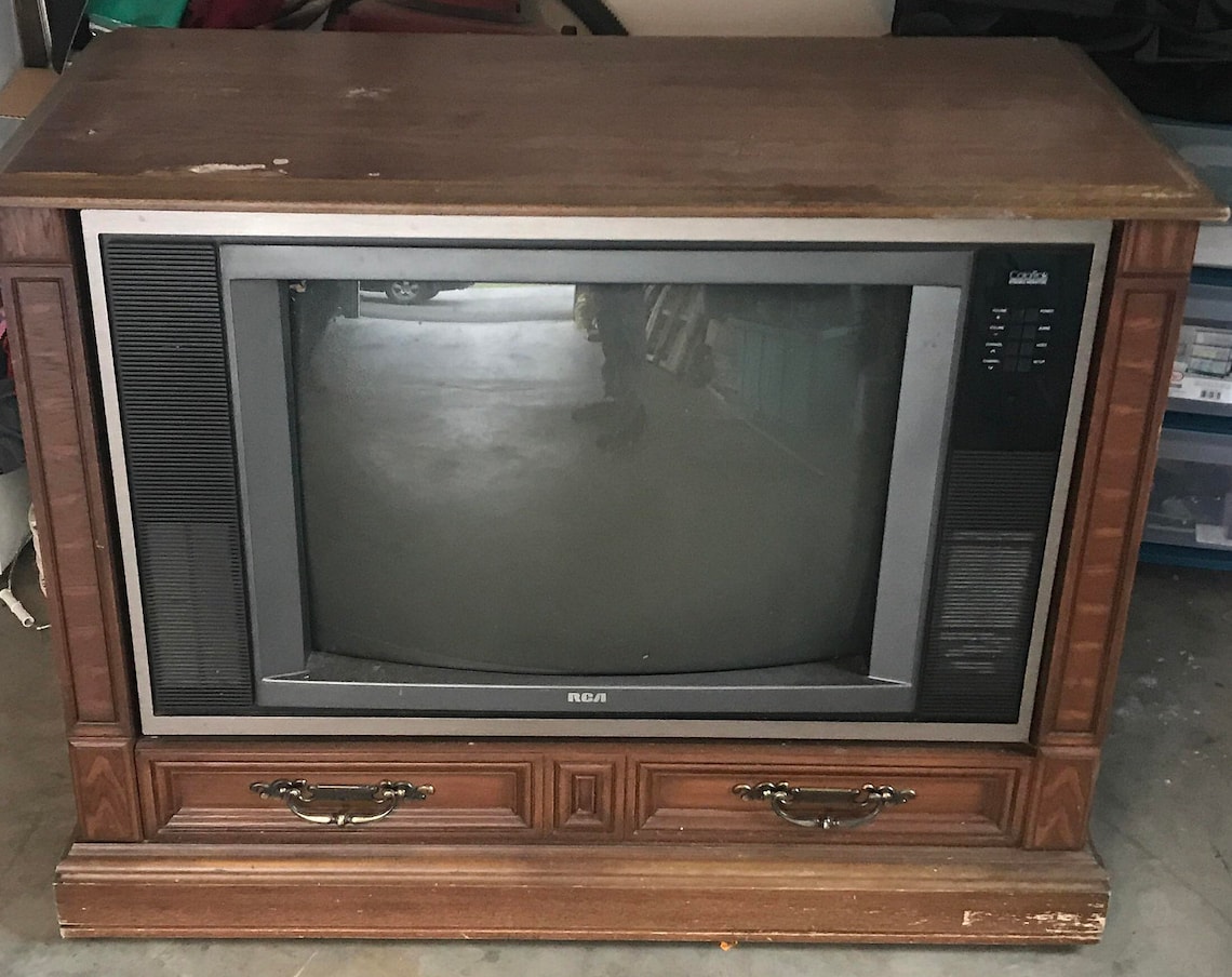 Rare RCA 27 CRT TV Vintage Console With Wheels Rollable Wooden