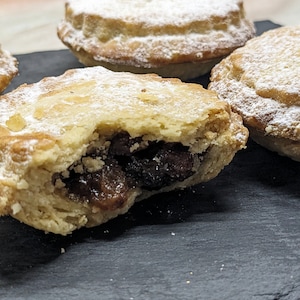 12 Mince Pies - Freshly Prepared Xmas Treats - Welsh Baked Festive Cakes Delivered to Your Home! Best in Wales