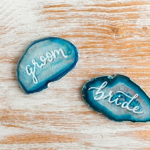 Plaatskaarten agaat| Plaatskaarten voor bruiloften in agaatplakjes| couvert bruiloft| decor bruiloft strand| Bedankje bruiloftsgast| Bruiloftsdecor aan de kust