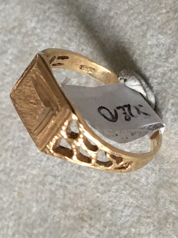 9 ct Gold   Signet Ring  Size O