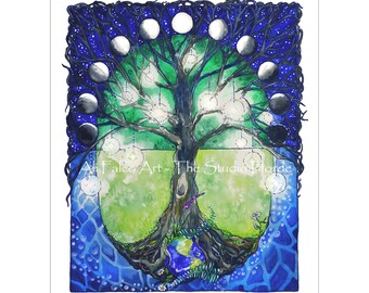 Pode incluir: Pintura em aquarela de uma árvore com uma copa verde e raízes azuis. A árvore é cercada por um círculo de luas em várias fases. O texto "Art Falco Art - The Studio Horde" é visível na imagem.