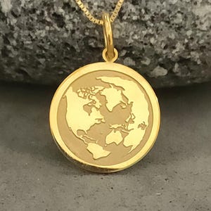 14K Solid Gold World Map Pendant – Earth Globe Necklace, Travel Lover Gift, Minimalist Planet Jewelry