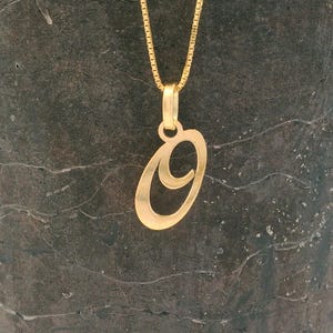 Collar con inicial de oro de 14 k, colgante minimalista O, joyería con letra de oro personalizada, regalo único para ella y para uso diario