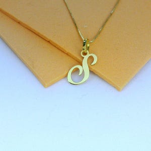 Collar con inicial de oro de 14 k, colgante minimalista con S, joyería con letras de oro personalizadas, regalo único para ella y para uso diario