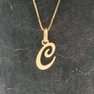 Collar con inicial de oro de 14 k, colgante minimalista con C, joyería con letra de oro personalizada, regalo único para ella y para uso diario