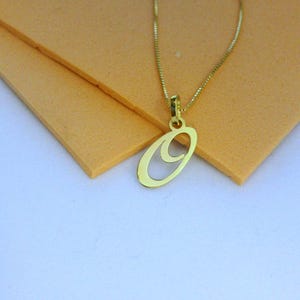 Collar con inicial de oro de 14 k, colgante minimalista O, joyería con letra de oro personalizada, regalo único para ella y para uso diario