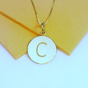 Collar con inicial de oro de 14 k, colgante minimalista con C, joyería con letra de oro personalizada, regalo único para ella y para uso diario