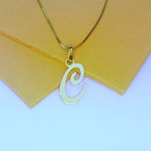 Collar con inicial de oro de 14 k, colgante minimalista con C, joyería con letra de oro personalizada, regalo único para ella y para uso diario