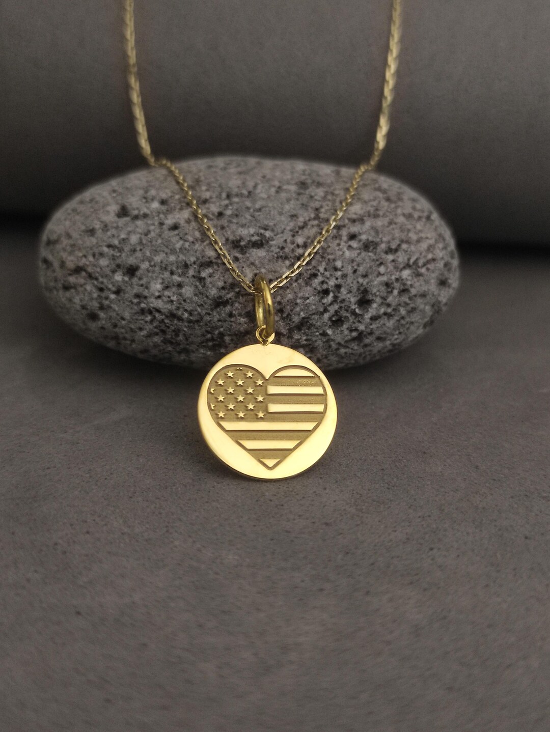 14K Gold Medal Charm, USA Necklace, Heart Shaped Pendant  display picture 1