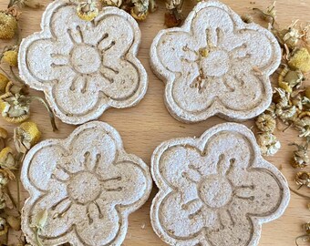 Flores de manzanilla / Preelaboradas / Listas para enviar / Golosinas para conejos / Golosinas para mascotas pequeñas / A base de avena / Totalmente orgánicas y naturales