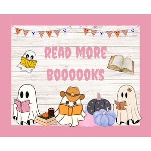 Pode incluir: Um fundo de madeira rosa e branco com uma faixa de triângulos laranja, branco e preto. O texto "READ MORE BOO000KS" está escrito em letras cor-de-rosa. Existem quatro fantasmas lendo livros, duas abóboras e uma vela.