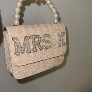 Personalised Pearl straw handbag | bridal bag | hen party | hen do | bridal gifts | custom | Pearl and diamond appliqué | bachelorette